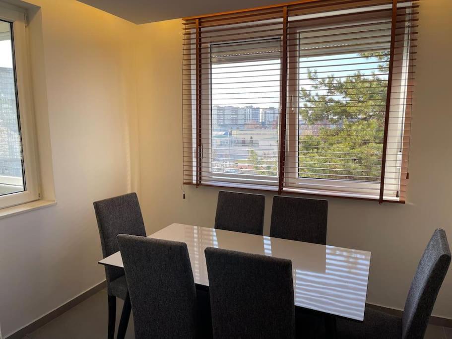 Idealapartments Llc 4 Pristina Extérieur photo